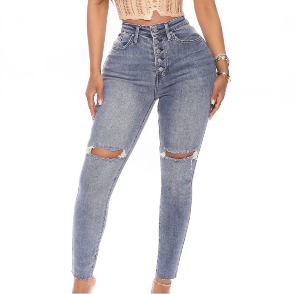 Fashion Nova High Waist Ripped Exposed Button Skinny Jeans/Denim. Size 11.